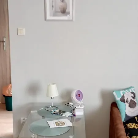 U Magdy Dla 4 Osob 2 Par Parking Za Ogrodzeniem Samodzielne Zameldowanie Klucze W Skrytce Kod Wysylany Przed Przyjazdem